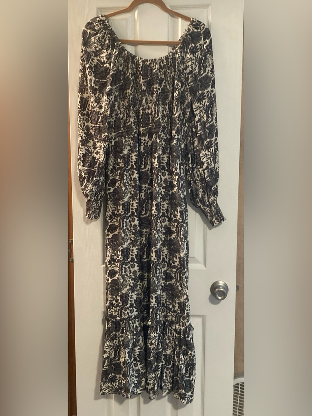 Wonderly Black and Cream Long Sleeve Floral Maxi Dress with pockets